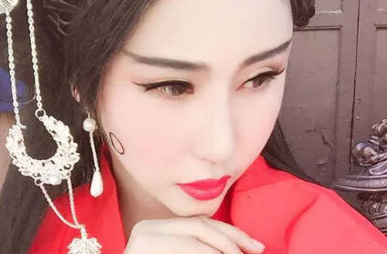 Phá dỡ nhà cũ tại Quận 11, TPHCM